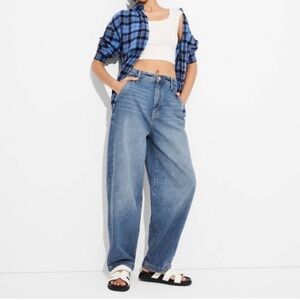 NWT! Women’s  Mid-Rise Barrel Leg Skate Jeans   Size 2   Medium Wash